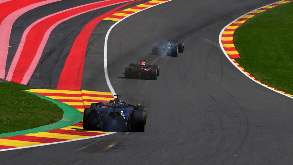 Il Gran Premio del Belgio, uno degli eventi più iconici della Formula 1, ha recentemente rinnovato il suo contratto con F1 fino al 2031. Tuttavia, il circuito di Spa-Francorchamps sarà presente nel calendario solo in quattro delle prossime sei stagioni, con l’implementazione di un sistema di rotazione che lo vedrà escluso nel 2028 e 2030.