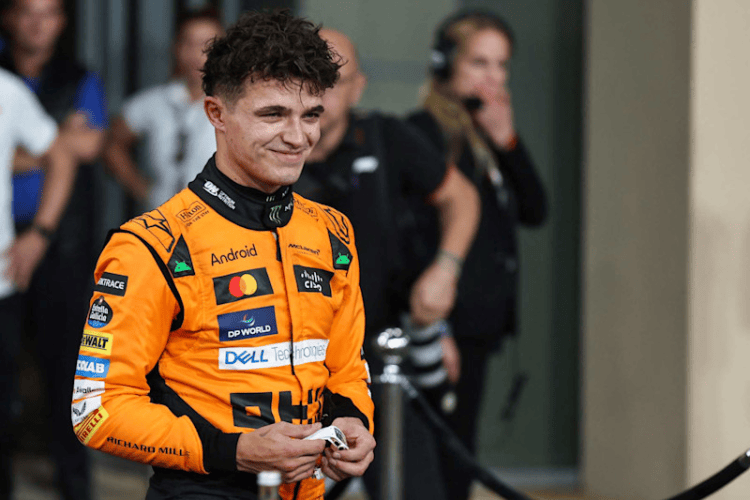 Johnny Herbert ha condiviso le sue previsioni per la stagione 2025 di F1, esprimendo il desiderio di vedere Lewis Hamilton conquistare un ottavo titolo mondiale, ma anche sottolineando il potenziale di McLaren e il fascino di un ritorno al successo per Ferrari.