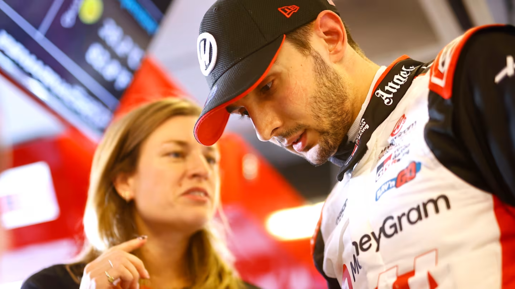 Per la F1 è tempo di importanti cambiamenti. Laura Mueller diventa la prima ingegnera di pista donna; seguirà le comunicazioni con Ocon.