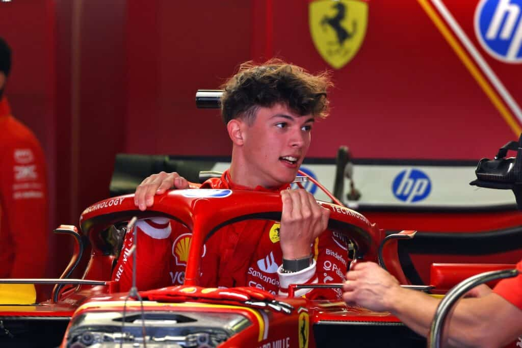 Ayao Komatsu è sicuro che Oliver Bearman ha tutto il potenziale per aiutare la Haas e guadagnarsi un sedile in Ferrari al posto di Hamilton. 
