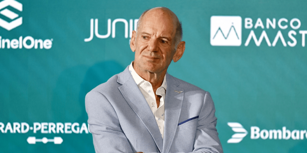 Adrian Newey, uno dei progettisti più influenti nella storia della Formula 1, ha espresso preoccupazioni riguardo ai cambi regolamentari previsti per il 2026.