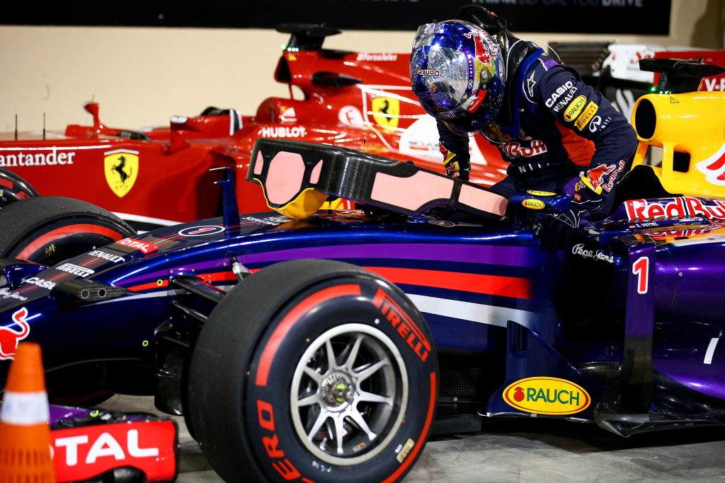 Adrian Newey, uno dei progettisti più influenti nella storia della Formula 1, ha espresso preoccupazioni riguardo ai cambi regolamentari previsti per il 2026.