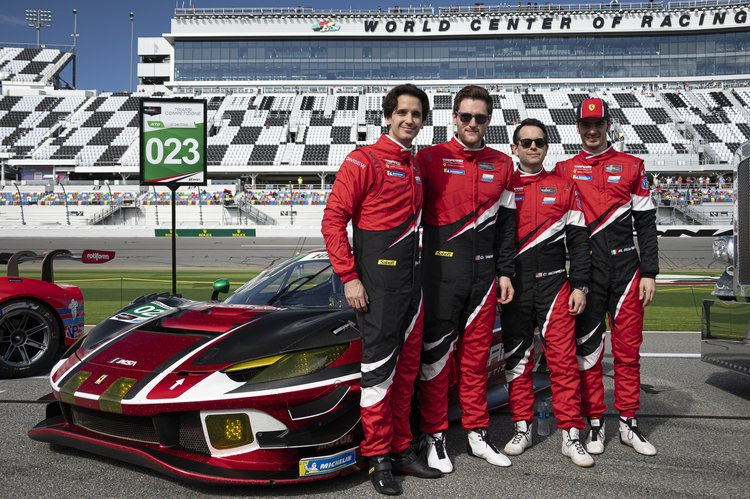 Il team Triarsi Competizione ha annunciato gli 8 piloti che correranno la 24h di Daytona tra due settimane. Tra questi abbiamo Calado e Rovera