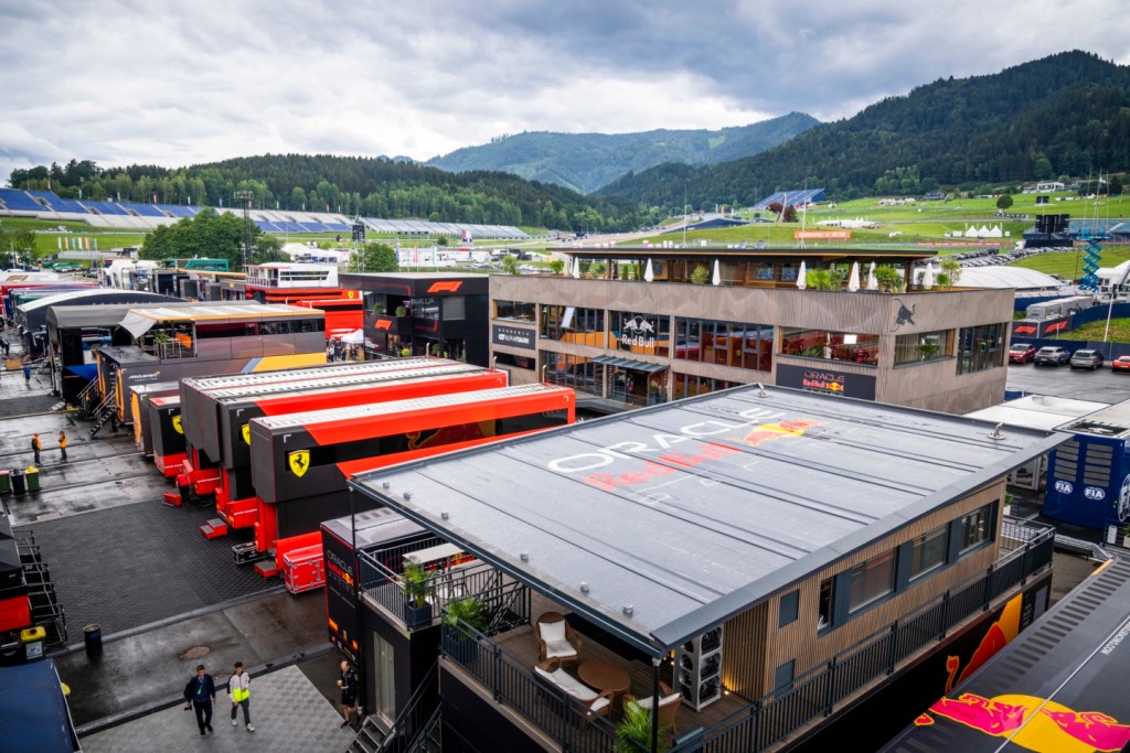 Paddock Formula 1: primo piano su RedBull, Ferrari e anche Mclaren  