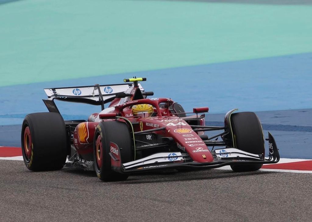 Lewis Hamilton è soddisfatto del suo primo test con la Ferrari ma non si sbilancia troppo. Il britannico ha affermato che è ancora presto per trarre conclusioni.