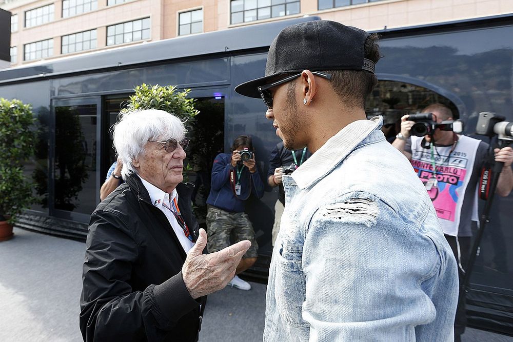 Ecclestone e Hamilton.