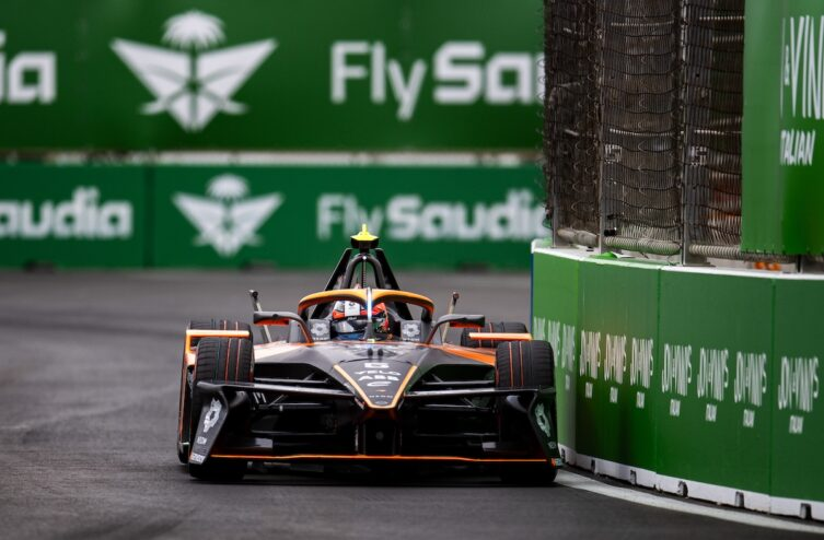FE | E-Prix Jeddah: Rowland vince Gara 2, brillano Barnard e Hughes