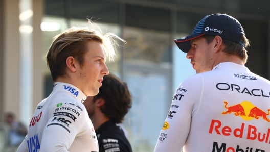 Dopo filming day e la prima positiva sessione di test, Liam Lawson ha espresso buone impressioni sulla RB21, tra obiettivi e rivalità con Verstappen.
