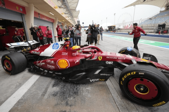 45 giri ed il primo posto: il Day-2 di test si chiude positivamente per Lewis Hamilton, felice del feeling e della guida. Cresce la fiducia nella SF-25.
