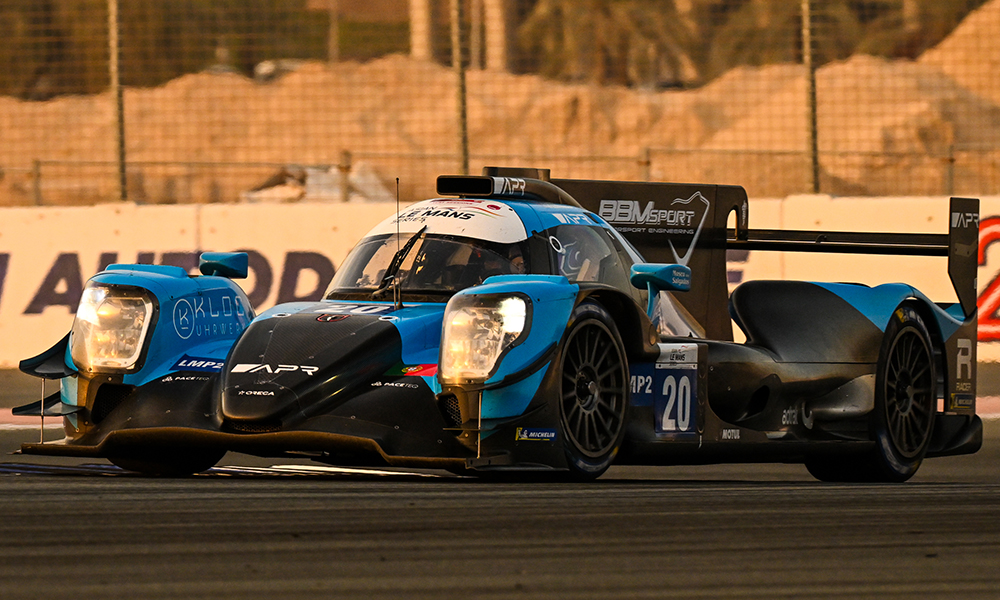 Alex Quinn di Algarve Pro Racing è il più veloce nelle FP1 di Dubai, mentre un incidente nelle GT ha interrotto la sessione.