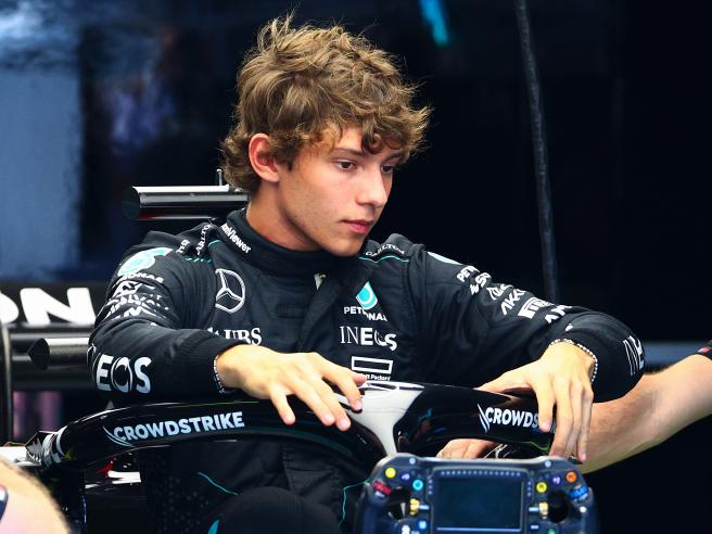 Sotto l'acquazzone abbattutosi sull'Albert Park, Antonelli risale la china. La rimonta da P16 a P5 è spettacolare.