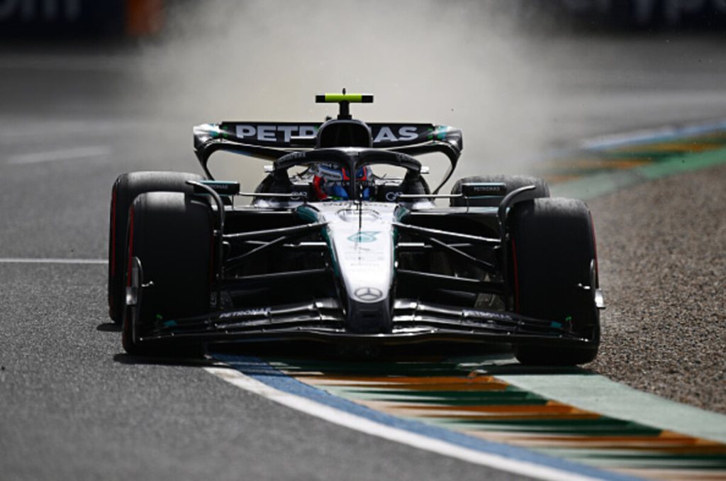 Nonostante un inizio di stagione 2025 decisamente più solido rispetto all’anno precedente, la Mercedes continua a convivere con un problema tecnico che ne limita la competitività in certe condizioni. Lo ha ammesso senza mezzi termini Toto Wolff, team principal della scuderia tedesca, sottolineando come i suoi piloti abbiano bisogno che "le stelle si allineino" per lottare al vertice in qualifica e gara.