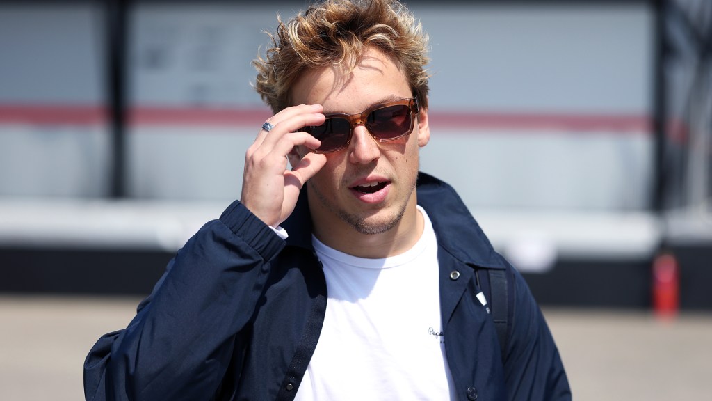 Dopo un inizio difficile per Lawson, Red Bull riflette su un cambio immediato con il pilota giapponese. Tsunoda, in grande forma, si candida con entusiasmo per un posto nel top team.