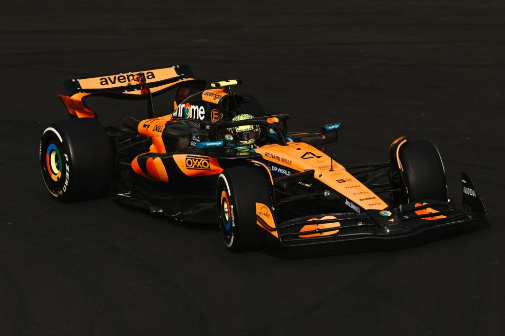 Norris celebra la doppietta McLaren in Cina, ma il problema ai freni negli ultimi giri lo ha costretto a gestire. Avrebbe voluto mettere un po' più di pressione ad Oscar Piastri...