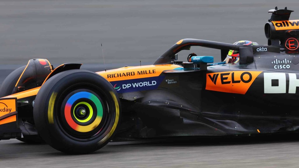 Piastri sulla MCL39 #81 durante i test in Bahrain