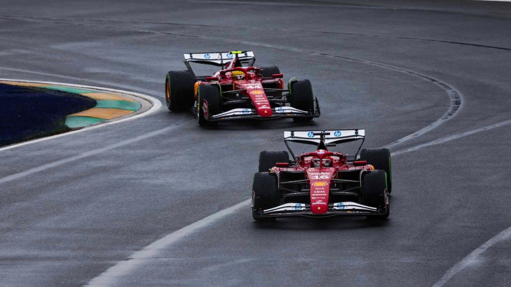 Charles Leclerc e Lewis Hamilton durante il Gran Premio di Australia