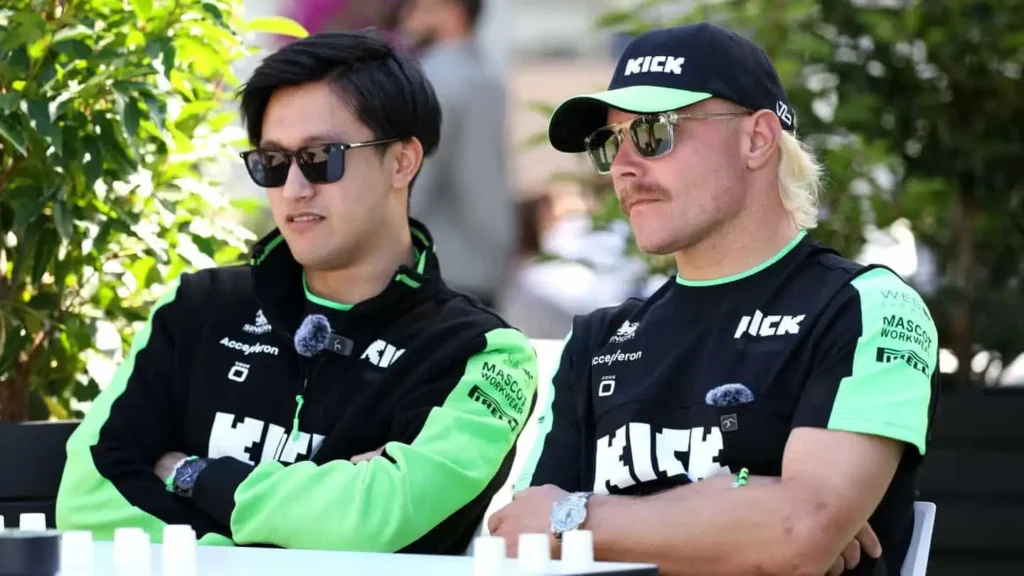 Cadillac prepara il debutto in Formula 1 nel 2026 e valuta attentamente i piloti per il suo team, con Zhou Guanyu e Colton Herta tra i principali candidati.
