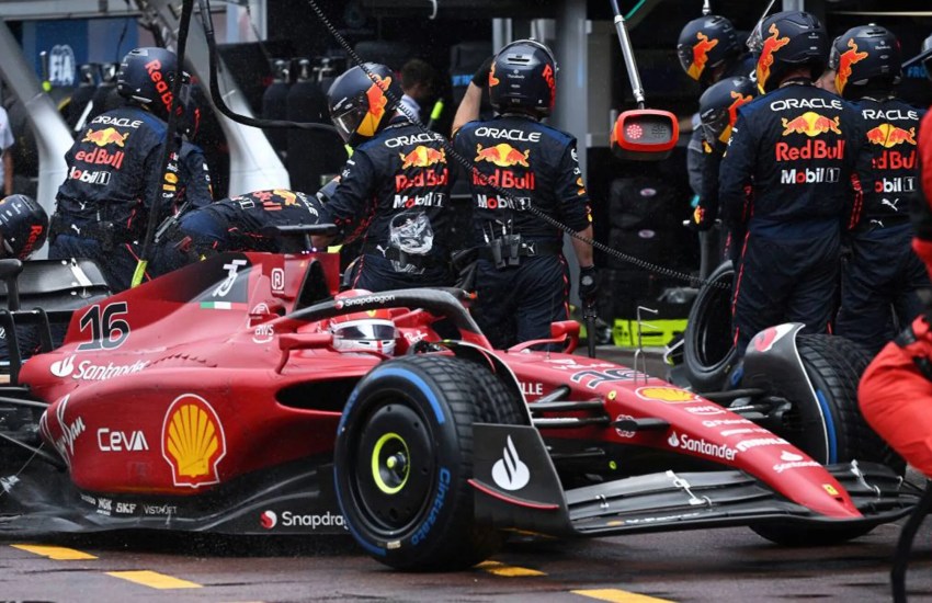 Lewis Hamilton ha rivelato di essere stato uno dei principali promotori dell'introduzione dell'obbligo di effettuare almeno due soste ai box durante il Gran Premio di Monaco.