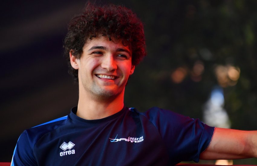 La stagione di F2 non è ancora ufficialmente iniziata a Melbourne, ma per sei piloti il weekend si preannuncia già in salita.