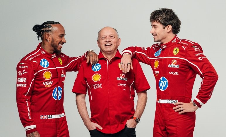 L’arrivo di Hamilton in Ferrari ha inevitabilmente acceso i riflettori sulla nuova convivenza nel box della Rossa. Vasseur ha parlato del legame tra Lewis e Leclerc...