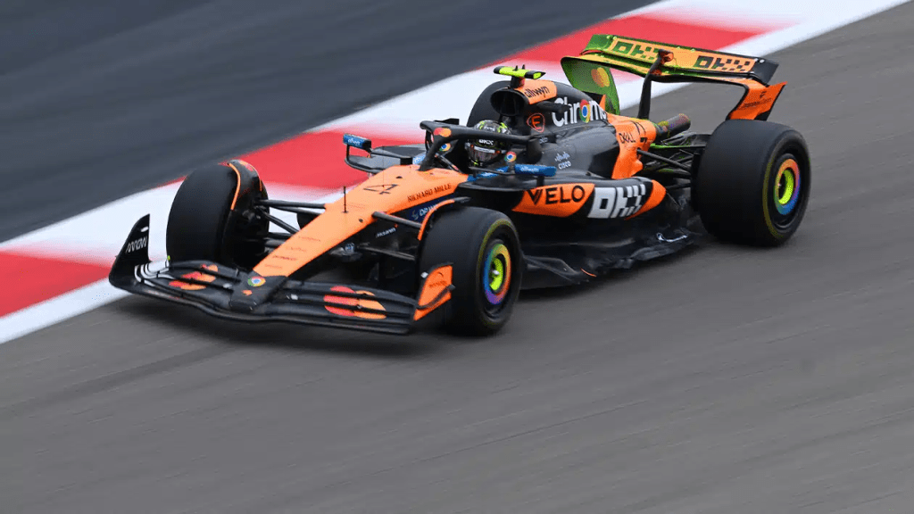Lando Norris si avvicina al Gran Premio d’Australia con la consapevolezza che molti vedono la McLaren come la squadra da battere.
