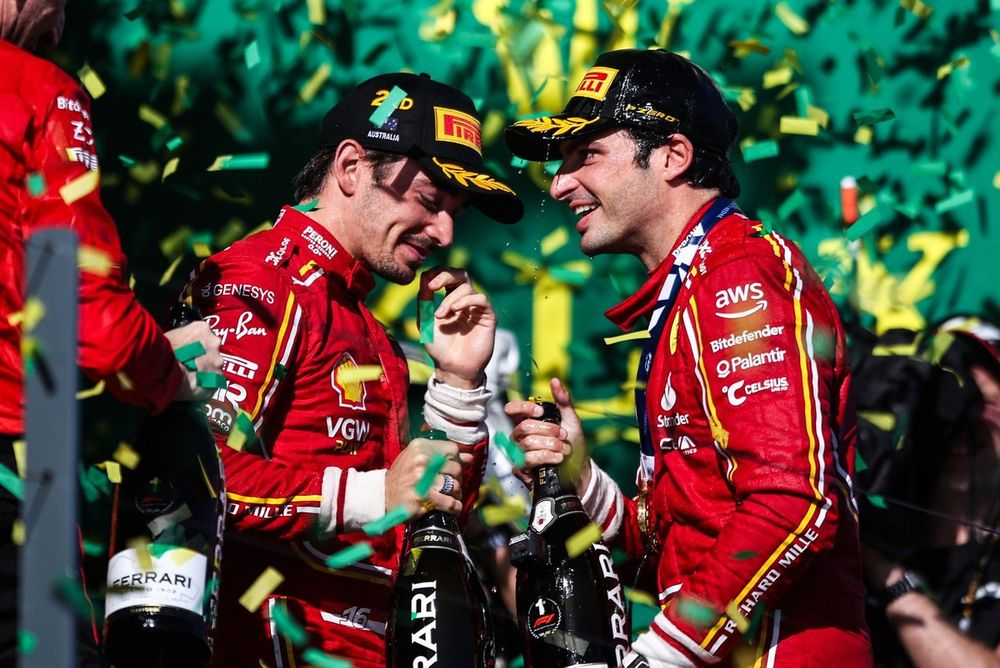 Lewis Hamilton ha elogiato il suo nuovo compagno di squadra in Ferrari, Charles Leclerc, definendolo un pilota estremamente dedito al lavoro e un vero simbolo della Scuderia. 
