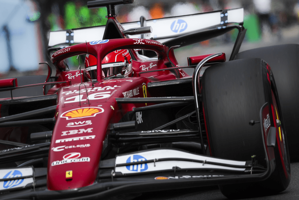 La griglia di partenza del Gran Premio d'Australia 2025 vede una sorprendente doppietta della McLaren, con Lando Norris in pole position e il compagno di squadra Oscar Piastri al secondo posto. Norris ha ottenuto la pole con un tempo di 1:15.096, seguito da Piastri a soli 0.084 secondi di distacco.
