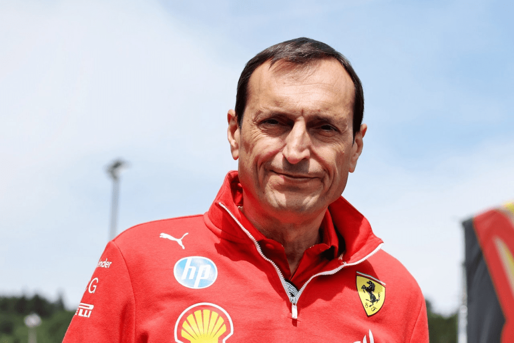 Uno degli aspetti più discussi del weekend è stata la comunicazione tra Lewis Hamilton e il suo nuovo ingegnere di pista, Riccardo Adami. Durante la gara, ci sono stati scambi radio che hanno evidenziato una certa frustrazione da parte del pilota britannico.