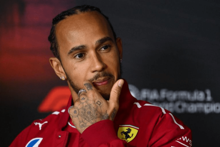 Il debutto di Lewis Hamilton in Ferrari al Gran Premio d'Australia non è stato all'altezza delle aspettative.