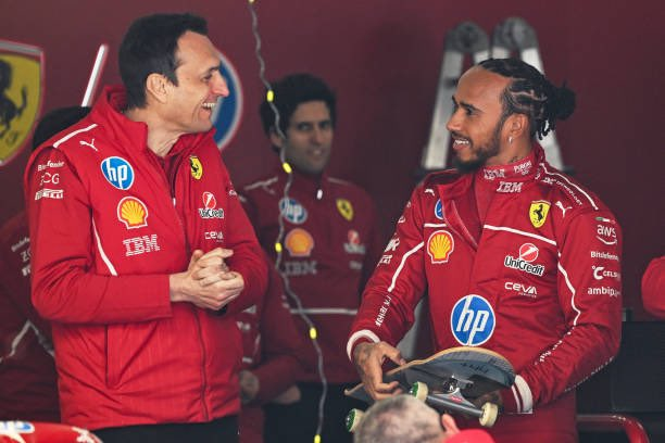 Lewis Hamilton si prepara al Gran Premio della Cina con la consueta determinazione, nonostante il weekend difficile in Australia.