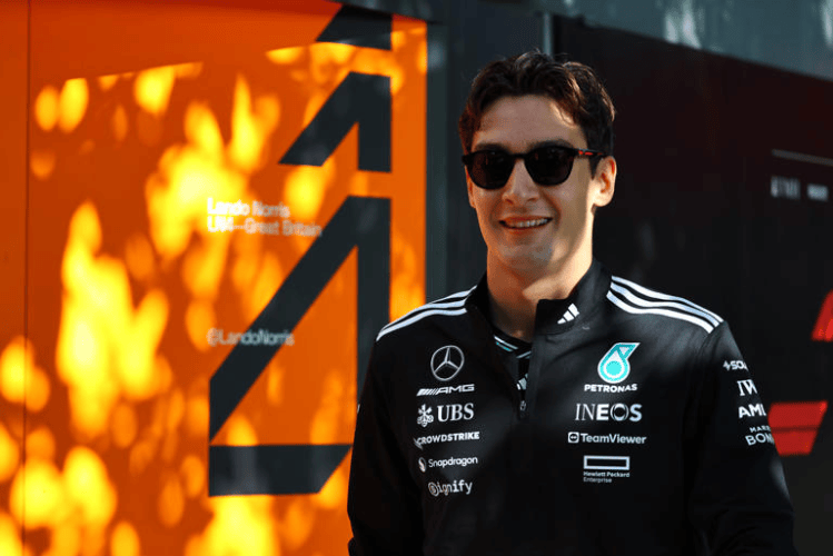 Secondo George Russell, la McLaren sta dominando la Formula 1 nel 2025 con un margine superiore a quello mai raggiunto dalla Red Bull in passato.
