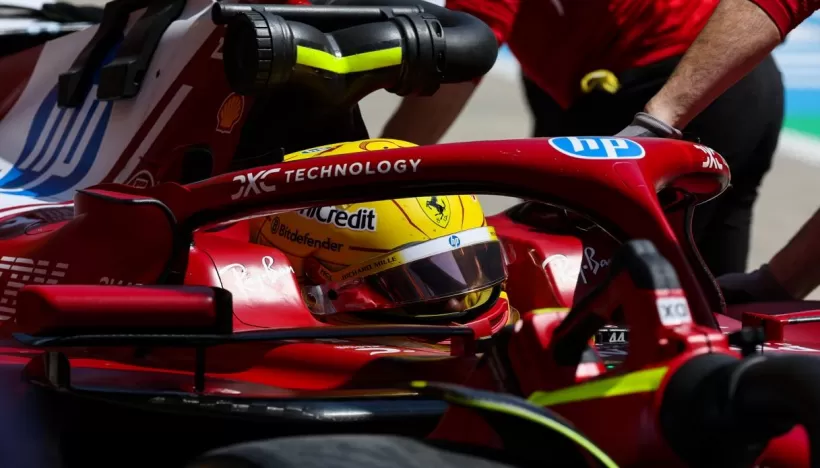 Dopo la Pole Position nelle qualifiche Sprint del GP di Cina, Riccardo Adami si è aperto nelle cuffie di Lewis Hamilton con uno strano team radio. Ma cosa vuol dire?