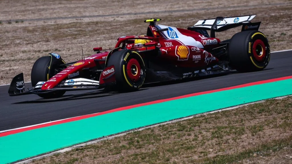 Dopo una gara magistrale nella Sprint-race, Hamilton e la sua Ferrari hanno avuto una qualifica leggermente sottotono. Il 44 partirà dalla quinta posizione. 