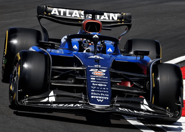 Carlos Sainz continua a faticare nel suo processo di adattamento alla Williams. Dopo un inizio di stagione complicato, il pilota spagnolo ex Ferrari non è ancora riuscito a trovare il giusto feeling con la FW47, un aspetto che ha pesato pesantemente anche nelle qualifiche del Gran Premio di Cina.