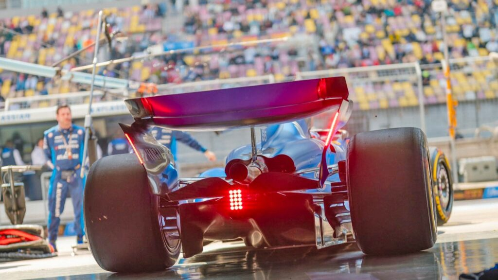 Carlos Sainz si interroga sulla sua prestazione nel Gran Premio di Cina e chiede un'analisi approfondita per comprendere le difficoltà incontrate a Shanghai.