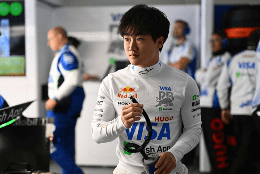 Un colpo di scena scuote il mondo della Formula 1: Yuki Tsunoda sarà il nuovo compagno di squadra di Max Verstappen a partire dal Gran Premio del Giappone.