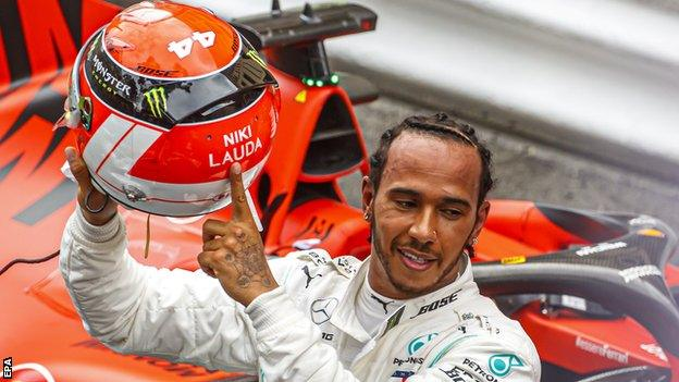 Lewis Hamilton ha rivelato di essere stato uno dei principali promotori dell'introduzione dell'obbligo di effettuare almeno due soste ai box durante il Gran Premio di Monaco.