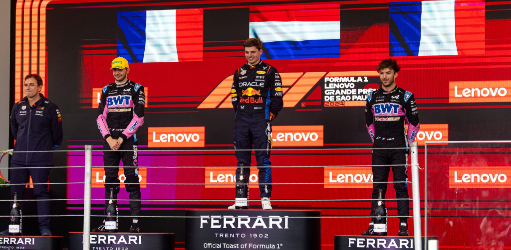 La Formula 1 sta esplorando nuove strategie per incrementare il coinvolgimento dei tifosi attraverso le scommesse, sfruttando la grande mole di dati generata dalle monoposto. Jonny Haworth, direttore delle partnership commerciali della Formula 1, ha parlato di questa opportunità al BlackBook Motorsport Forum di Londra, sottolineando il potenziale ancora poco sfruttato delle scommesse nel motorsport.