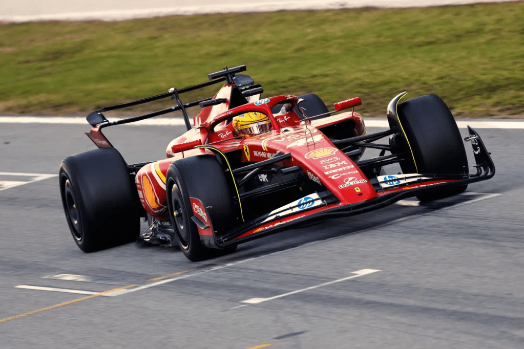 L'inizio della stagione 2025 di Formula 1 è stato tutt'altro che semplice per Ferrari, con diversi errori nei primi due appuntamenti. Ma c'è un aspetto che potrebbe essere alla base di queste difficoltà: la pressione derivante dalla presenza di un campione del calibro di Lewis Hamilton.