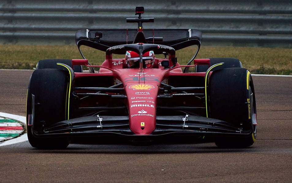 Frederic Vasseur ha ormai plasmato la Ferrari a sua immagine e somiglianza. Dopo aver ereditato un team in difficoltà nel 2023, il francese ha lavorato duramente per riportare serenità e fiducia a Maranello.