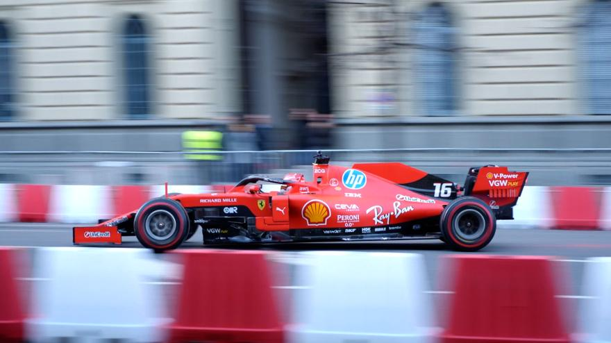 Charles Leclerc ha regalato un pomeriggio di pura passione ai Tifosi della Ferrari nel cuore di Milano.