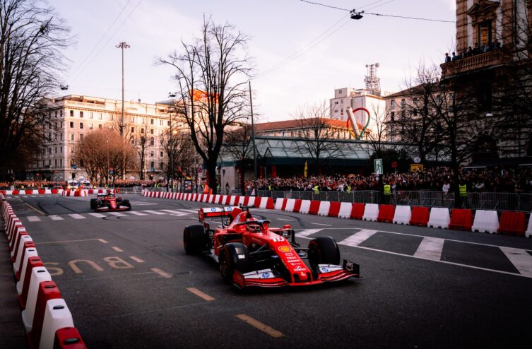 Charles Leclerc ha regalato un pomeriggio di pura passione ai Tifosi della Ferrari nel cuore di Milano.