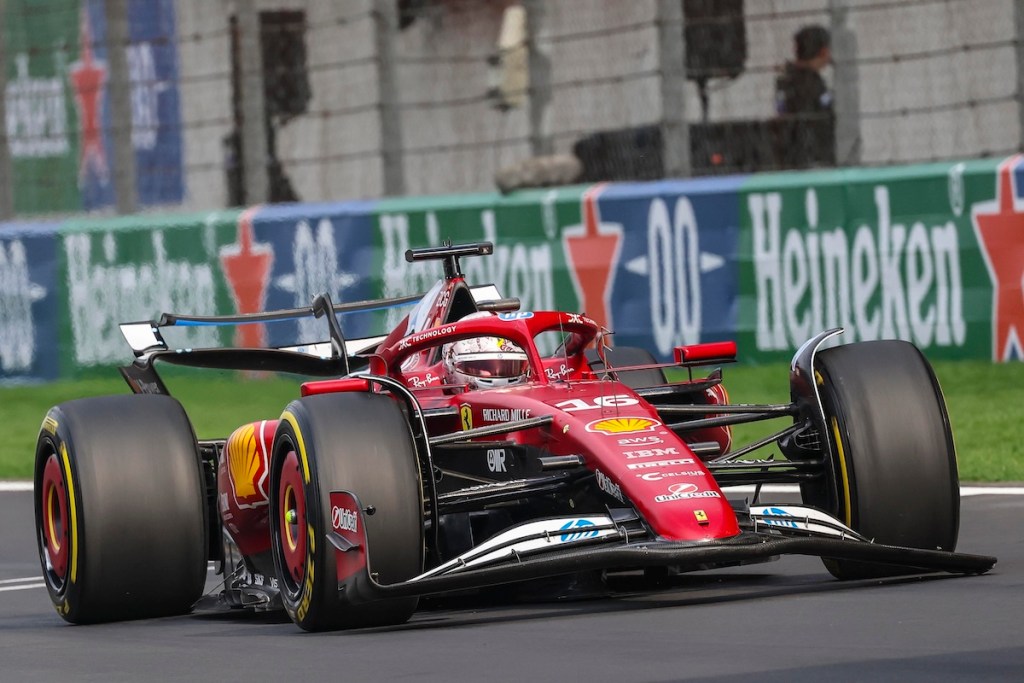 La squalifica di Charles Leclerc al termine del Gran Premio della Cina ha scosso l’ambiente Ferrari e i suoi tifosi. Frederic Vasseur ha spiegato i motivi che hanno portato la SF-25 numero 16 ad essere trovata sottopeso di un solo chilogrammo rispetto agli 800 regolamentari, portando all'esclusione del pilota monegasco dalla classifica finale.
