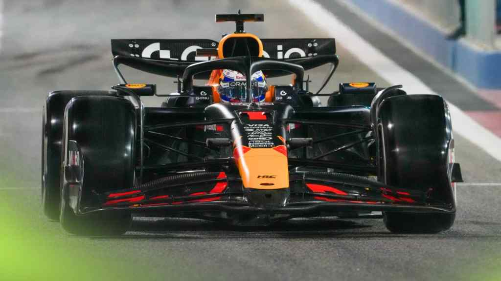max verstappen red bull rb21 f1 2025 bahrain pre season testing day one