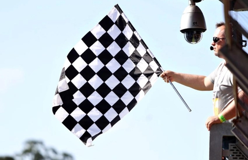 La Formula 1 sta esplorando nuove strategie per incrementare il coinvolgimento dei tifosi attraverso le scommesse, sfruttando la grande mole di dati generata dalle monoposto. Jonny Haworth, direttore delle partnership commerciali della Formula 1, ha parlato di questa opportunità al BlackBook Motorsport Forum di Londra, sottolineando il potenziale ancora poco sfruttato delle scommesse nel motorsport.