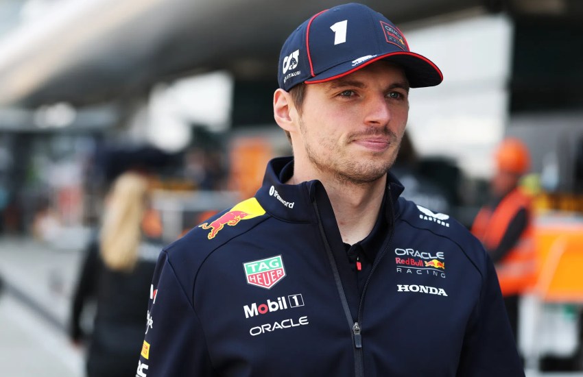Il futuro di Max Verstappen in Formula 1 potrebbe essere influenzato da un ritorno al passato. Il quattro volte campione del mondo ha lasciato intendere che il ritorno dei motori V10 potrebbe offrirgli una ragione in più per prolungare la sua carriera nella massima categoria del motorsport.