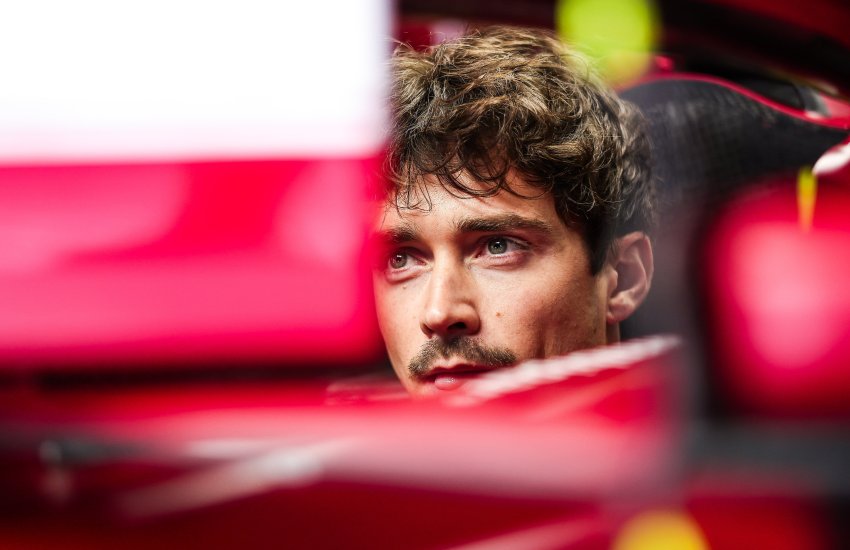 Charles Leclerc ha chiuso con il sesto tempo, ritrovandosi alle spalle del compagno di squadra Lewis Hamilton.
