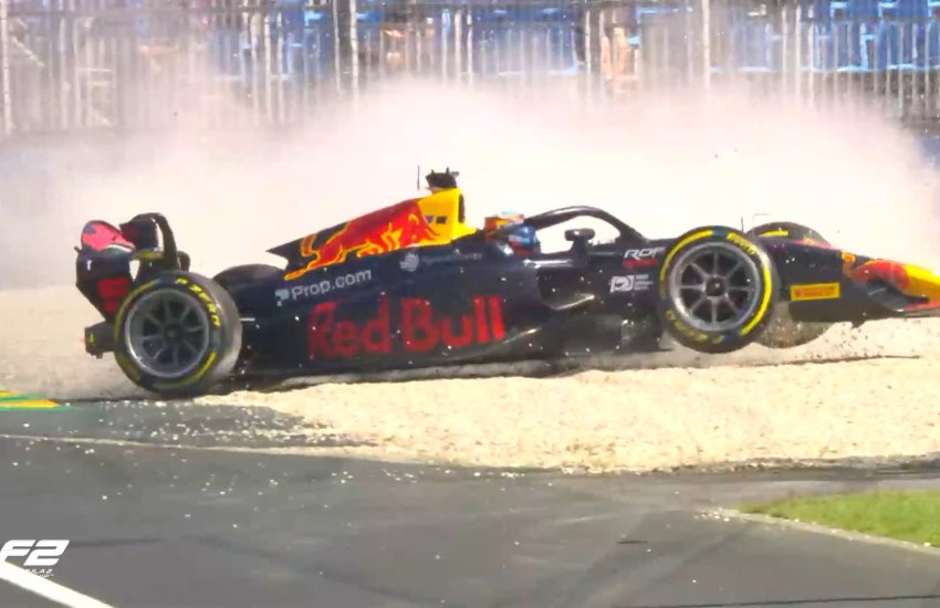 La F2 inaugura la stagione con una sessione di prove libere caotica a Melbourne, segnata da numerose interruzioni e pochi giri realmente utili.