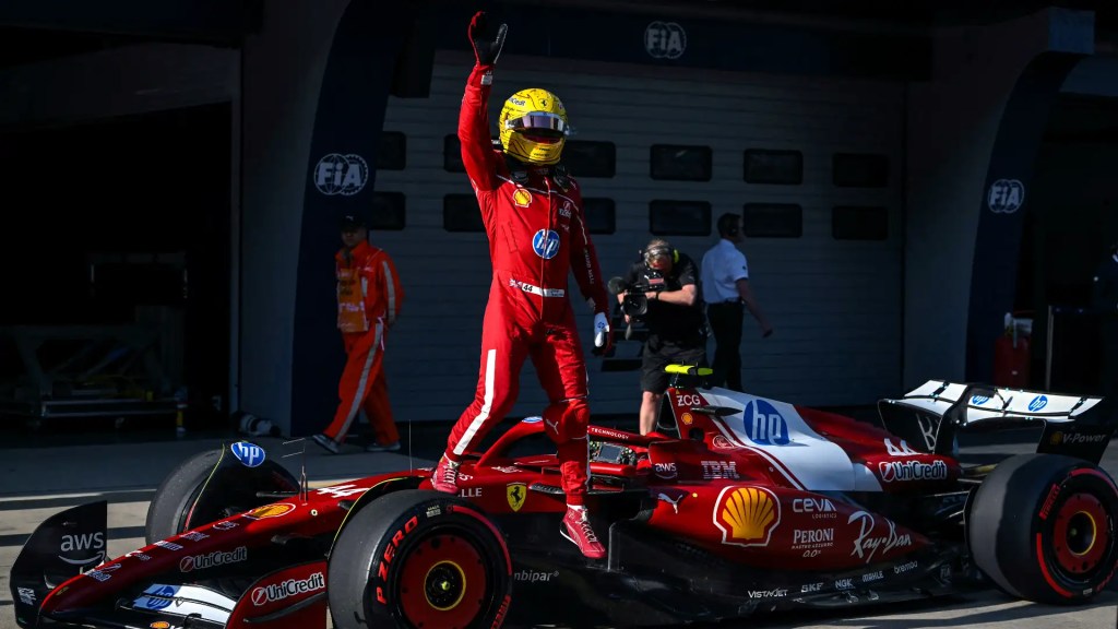 Dopo un altro weekend complicato in Giappone, concluso con un settimo posto, Lewis Hamilton ha rilasciato dichiarazioni piuttosto interessanti che hanno fatto alzare più di un sopracciglio nel paddock.