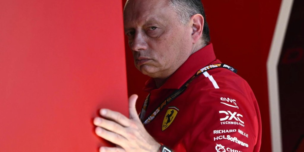 Dopo un altro weekend complicato in Giappone, concluso con un settimo posto, Lewis Hamilton ha rilasciato dichiarazioni piuttosto interessanti che hanno fatto alzare più di un sopracciglio nel paddock.